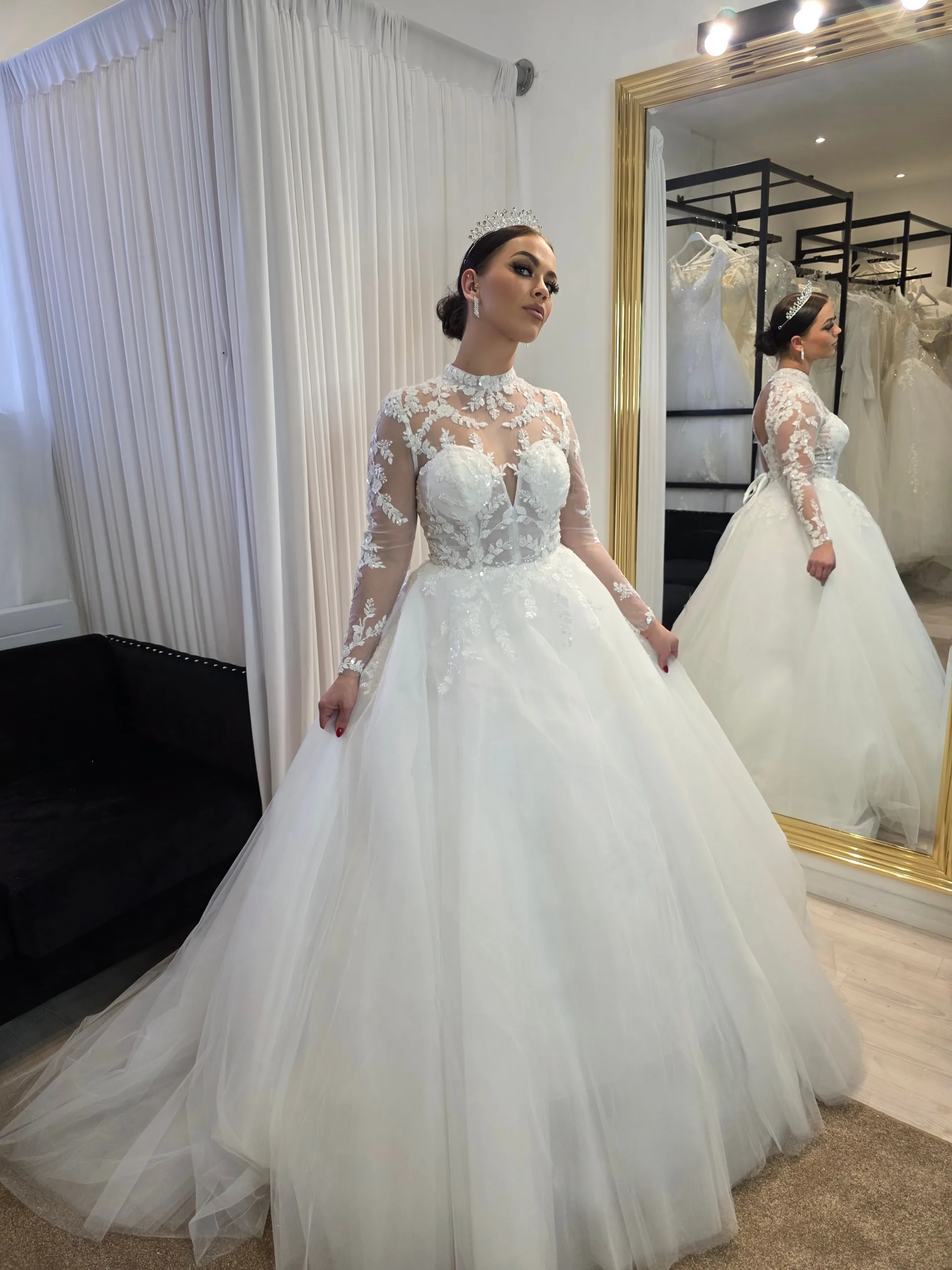 Robe de mariée trapèze à col haut
