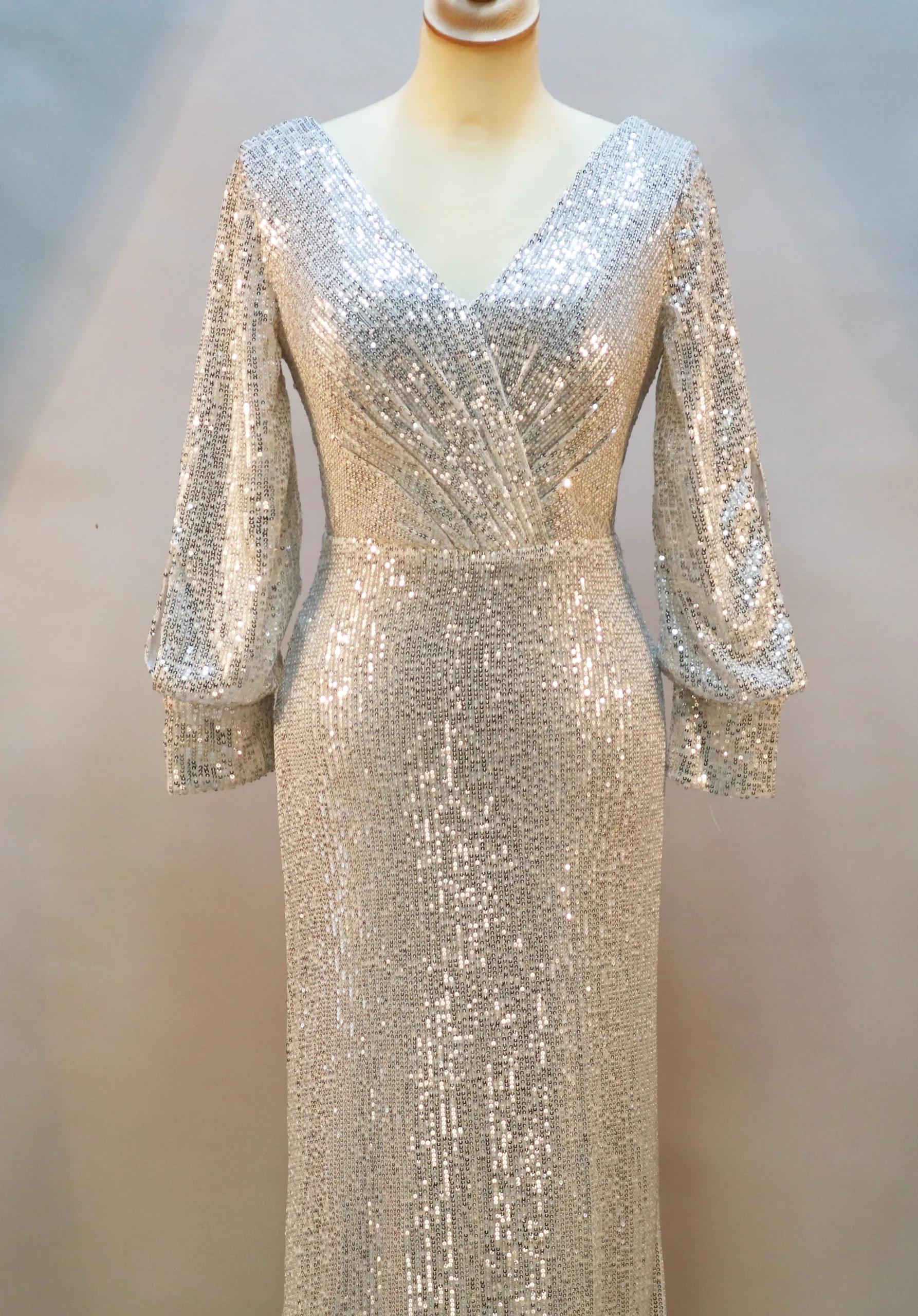 robe de soirée manches longues brillante