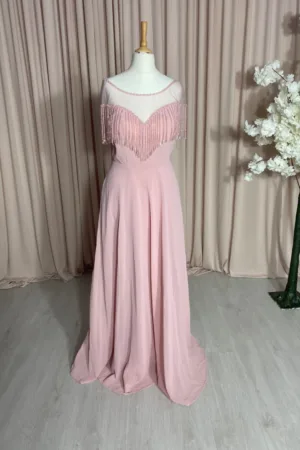 robe longue, raffinée à détails fangées