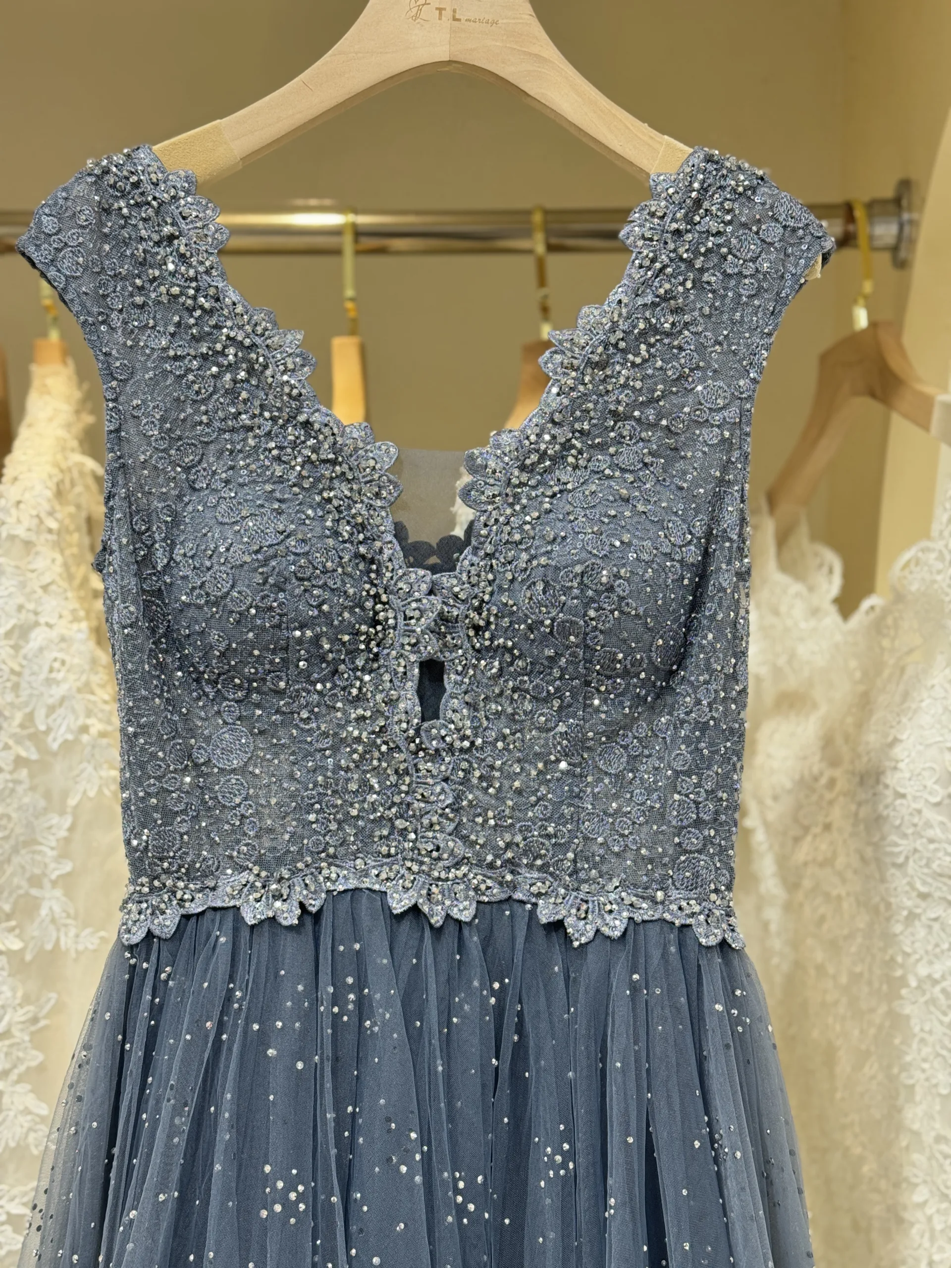 robe de cérémonie longue élégante avec bustier travaillé - idéale pour soirées et galas – Image 7