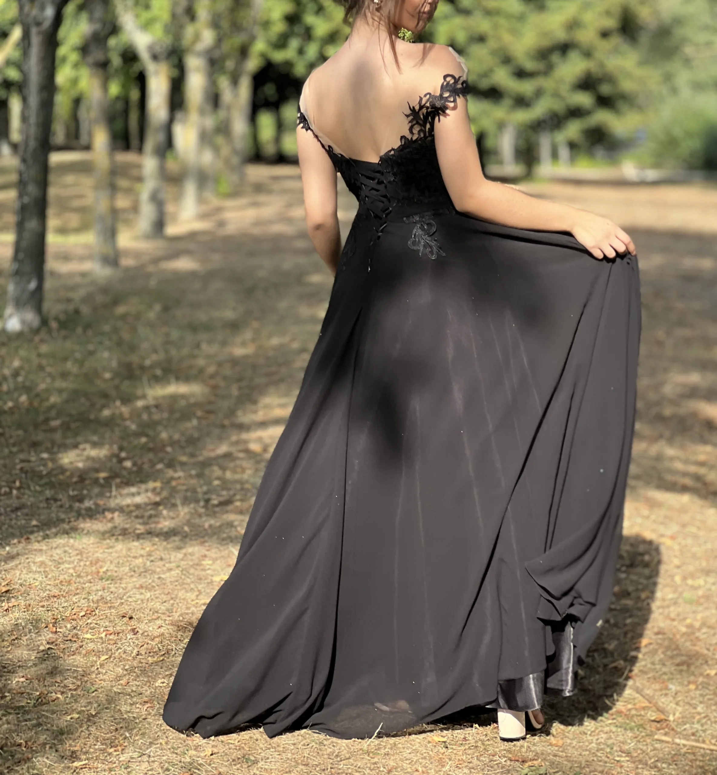 Robe longue de cérémonie fluide à bustier brodé – Image 2