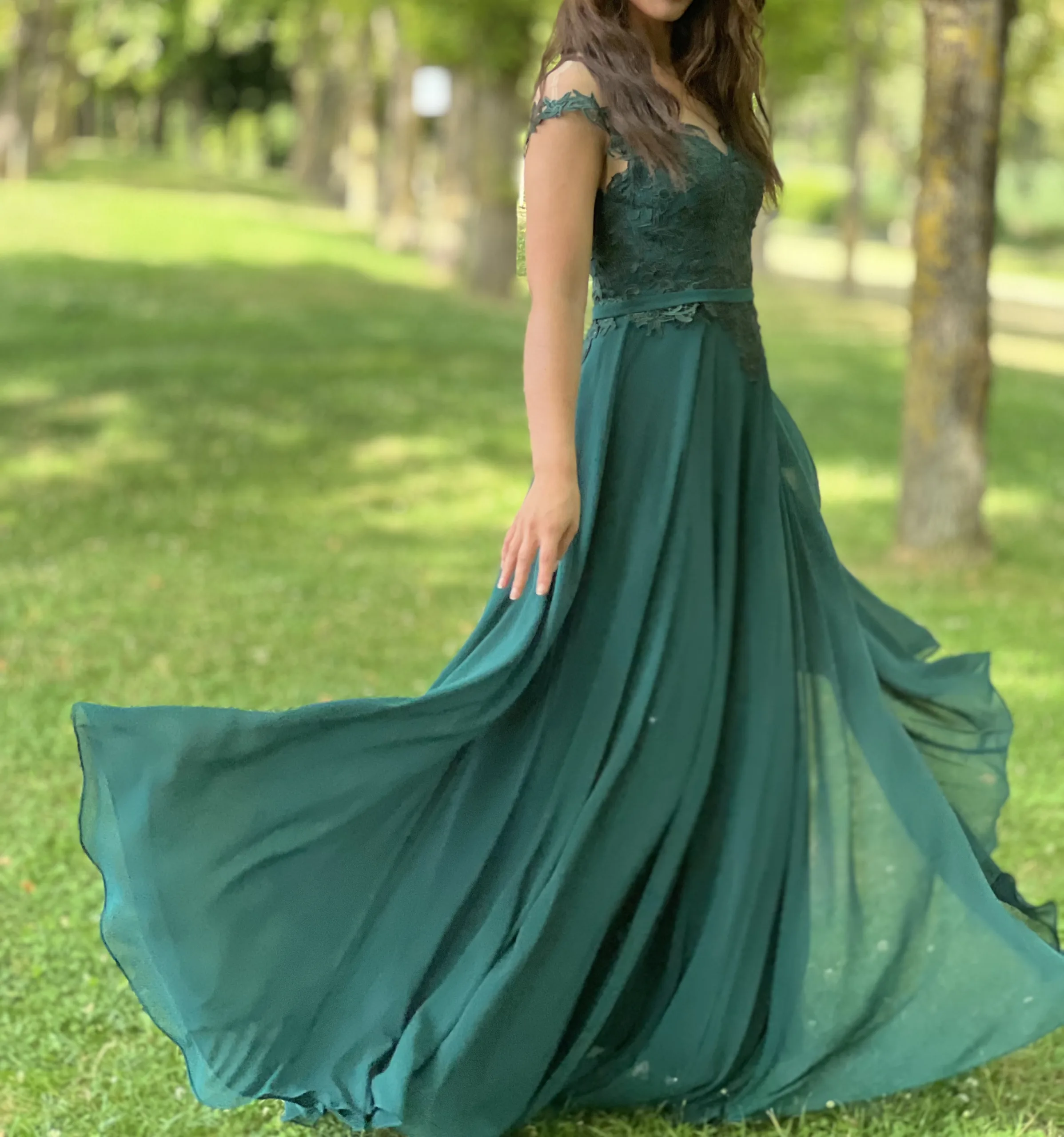 Robe longue de cérémonie fluide à bustier brodé – Image 3