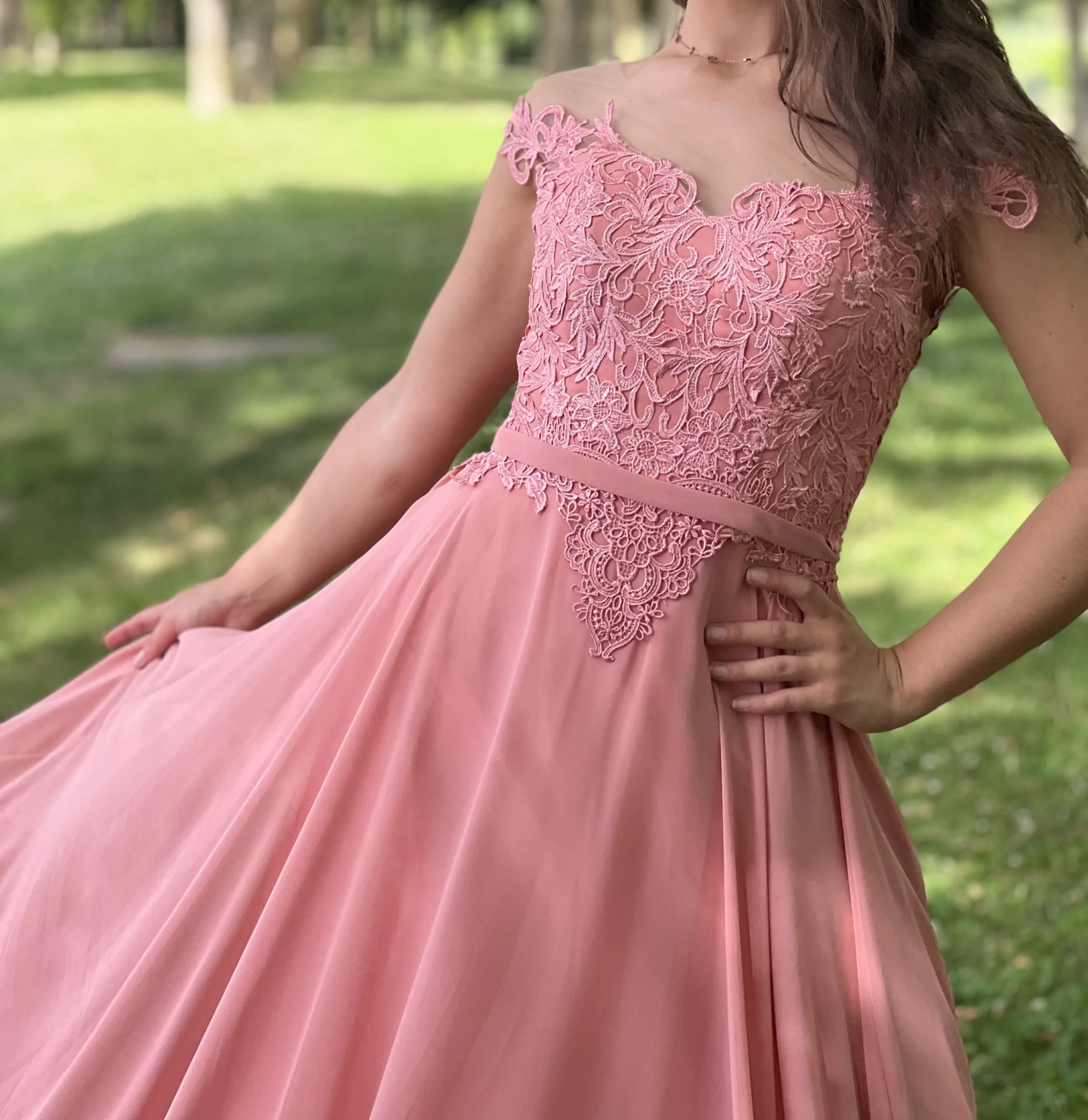 Robe longue de cérémonie fluide à bustier brodé – Image 4
