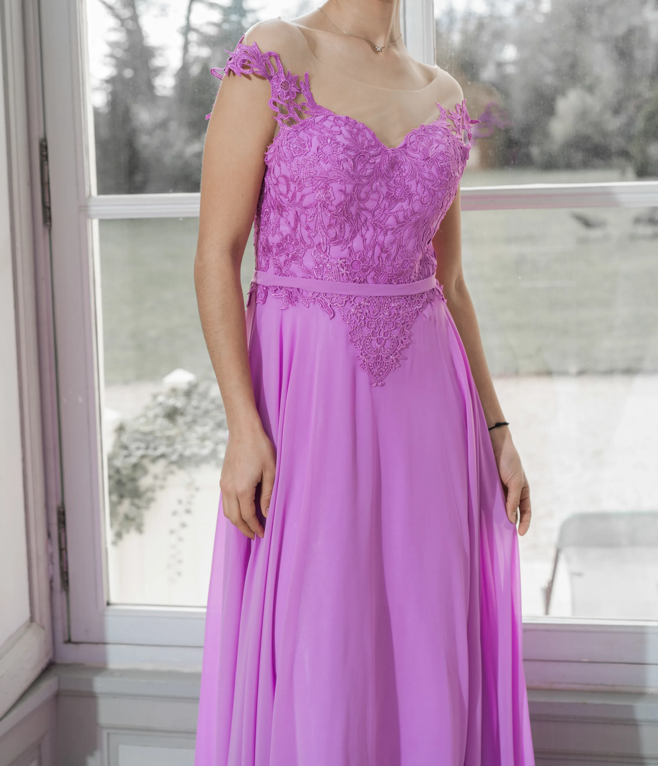 Robe longue de cérémonie fluide à bustier brodé – Image 7