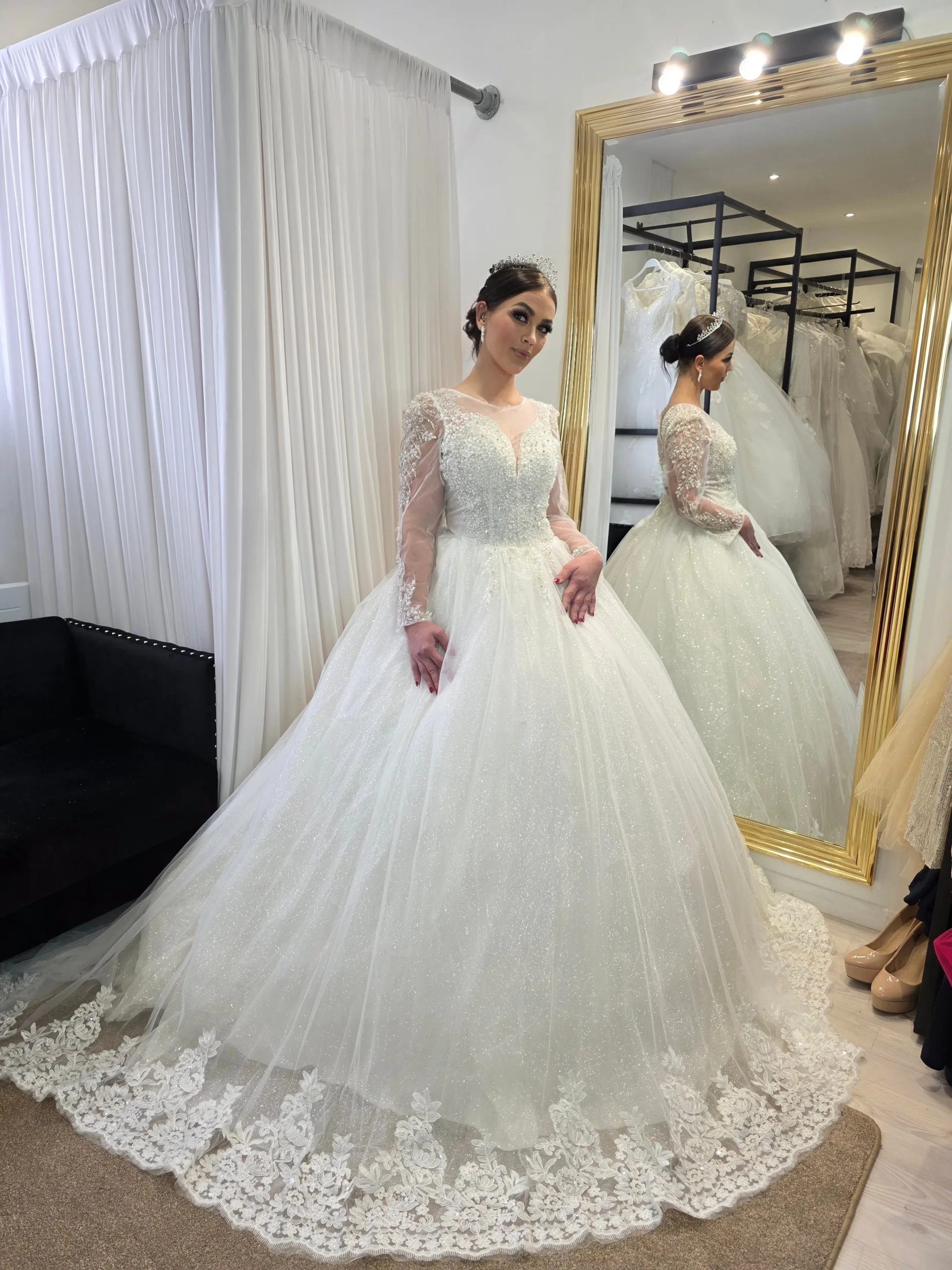 Robe de mariée romantique en dentelle manche longue