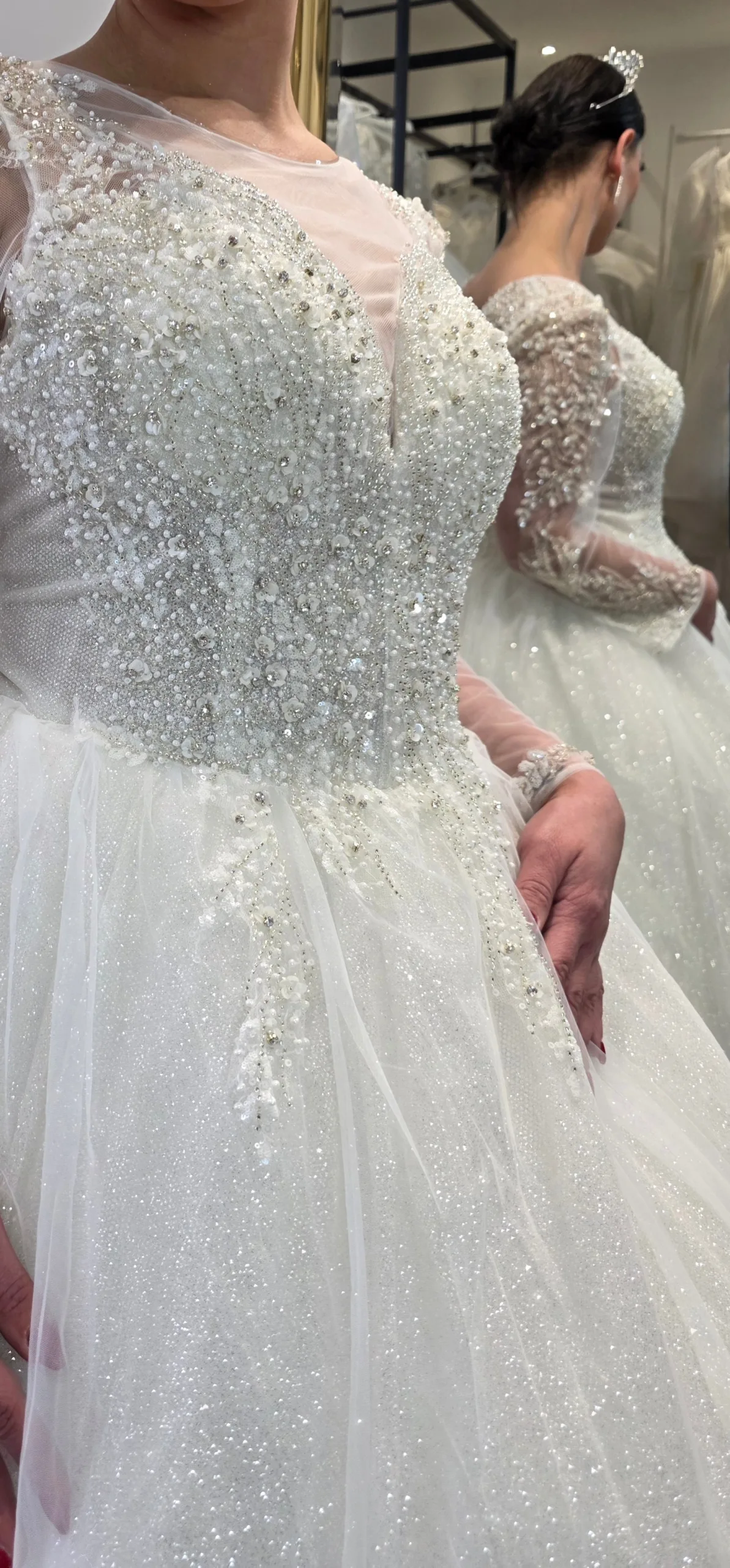 Pure Romance – La robe de mariée princesse aux manches longues en dentelle – Image 3