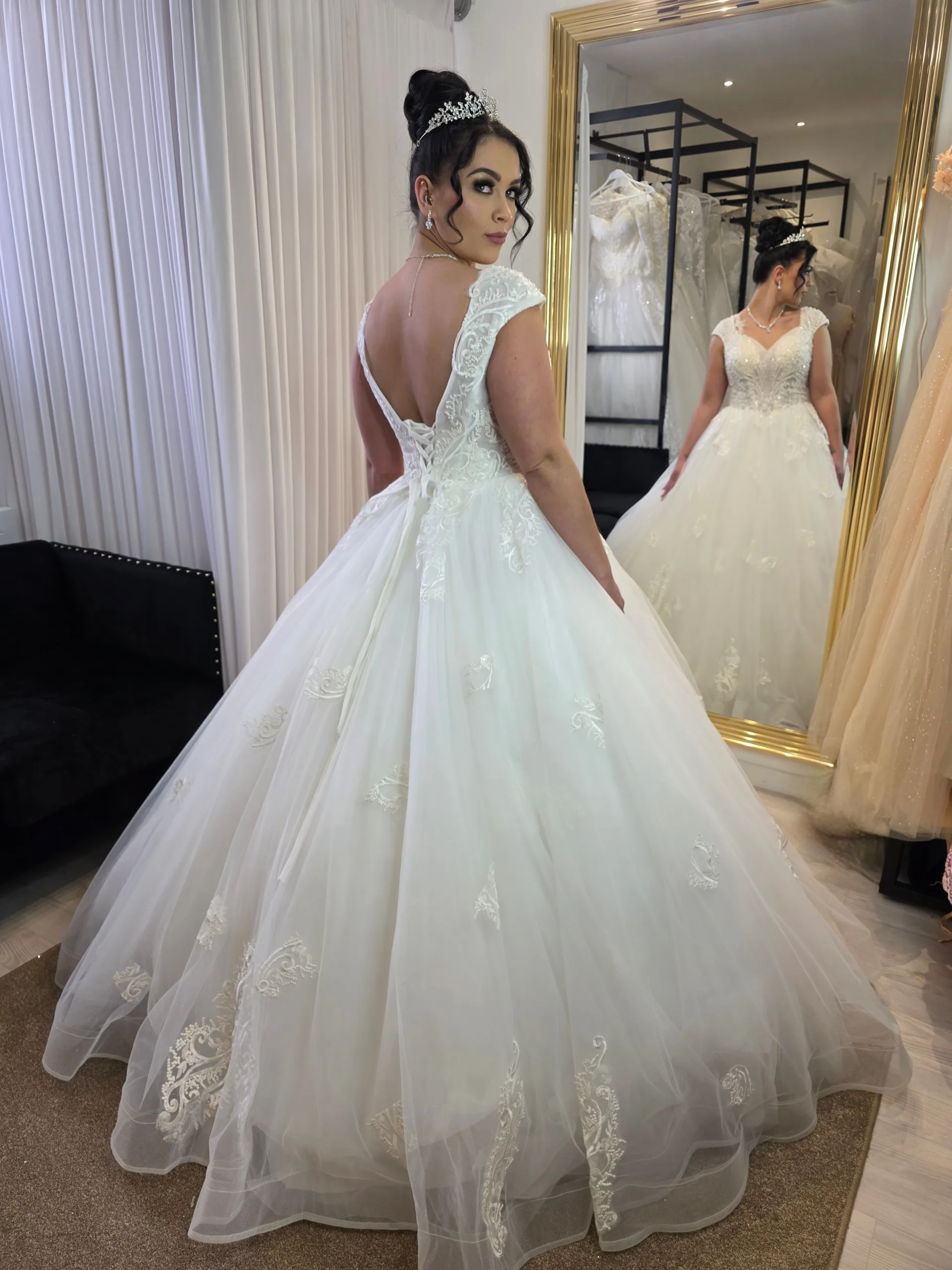Robe princesse en tulle brodé et bustier cœur – Image 2