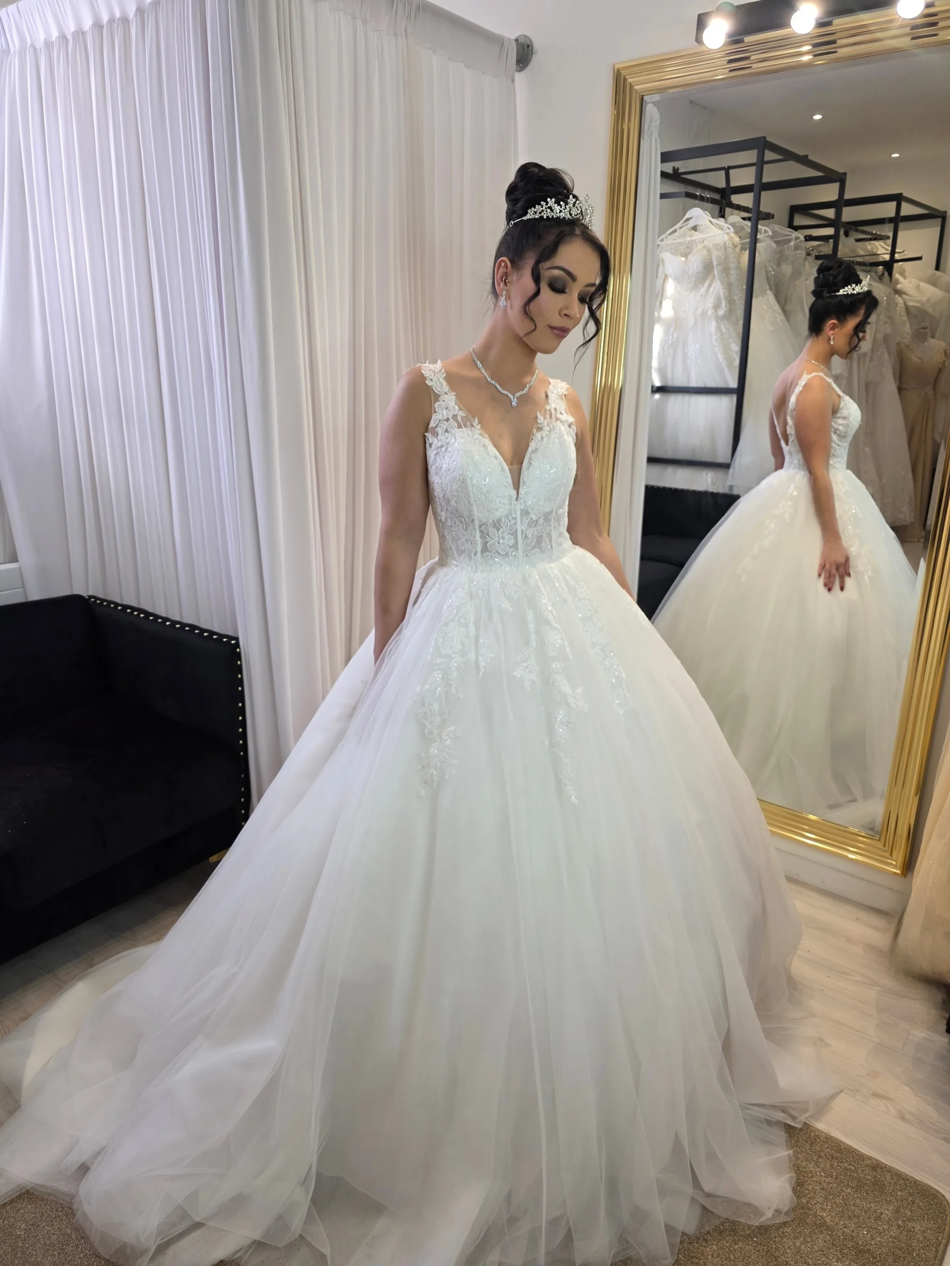 Robe de mariée Fleury en tulle et dentelle – Décolleté illusion – Jupe volumineuse romantique – Image 4