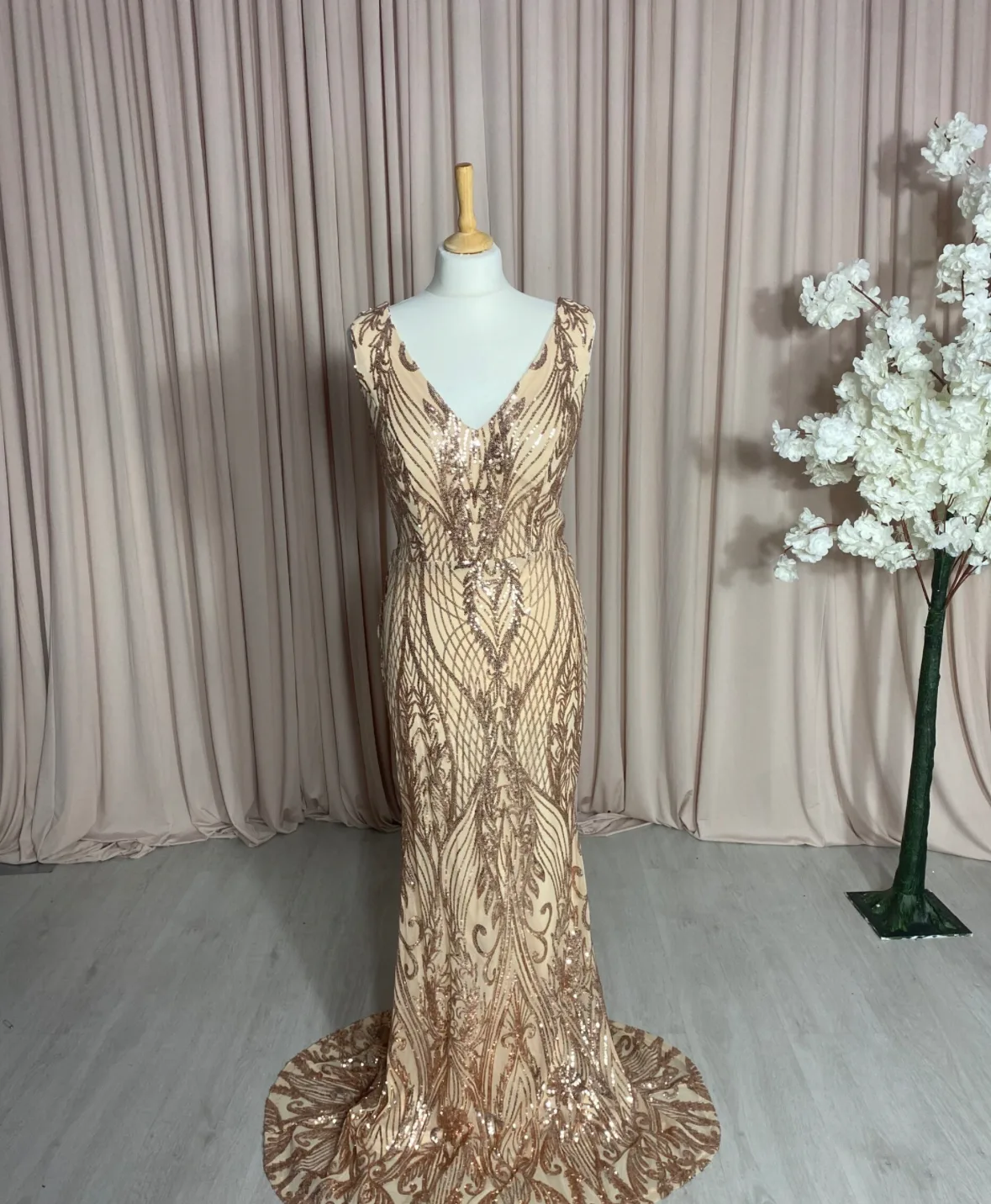 Robe longue champagne brodée or sequin