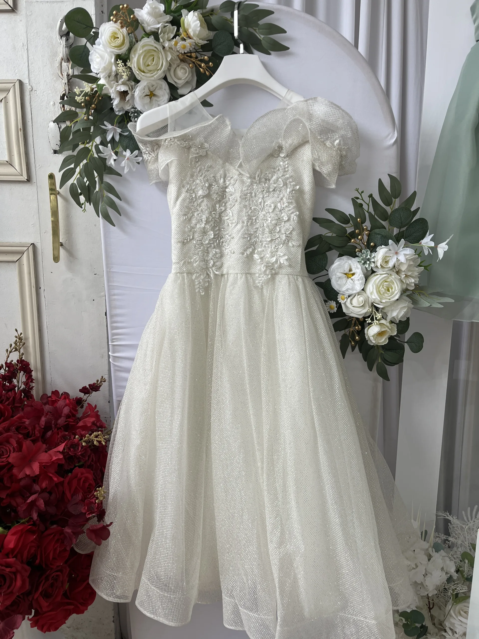 Étoile de Cristal - Robe enfant blanche à paillettes et broderies florales