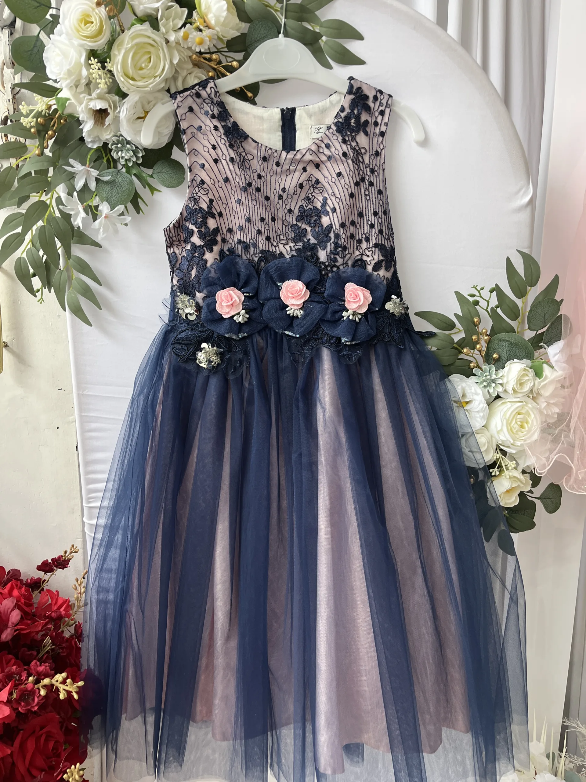 Robe cérémonie fille bleu marine en tulle et dentelle avec fleurs