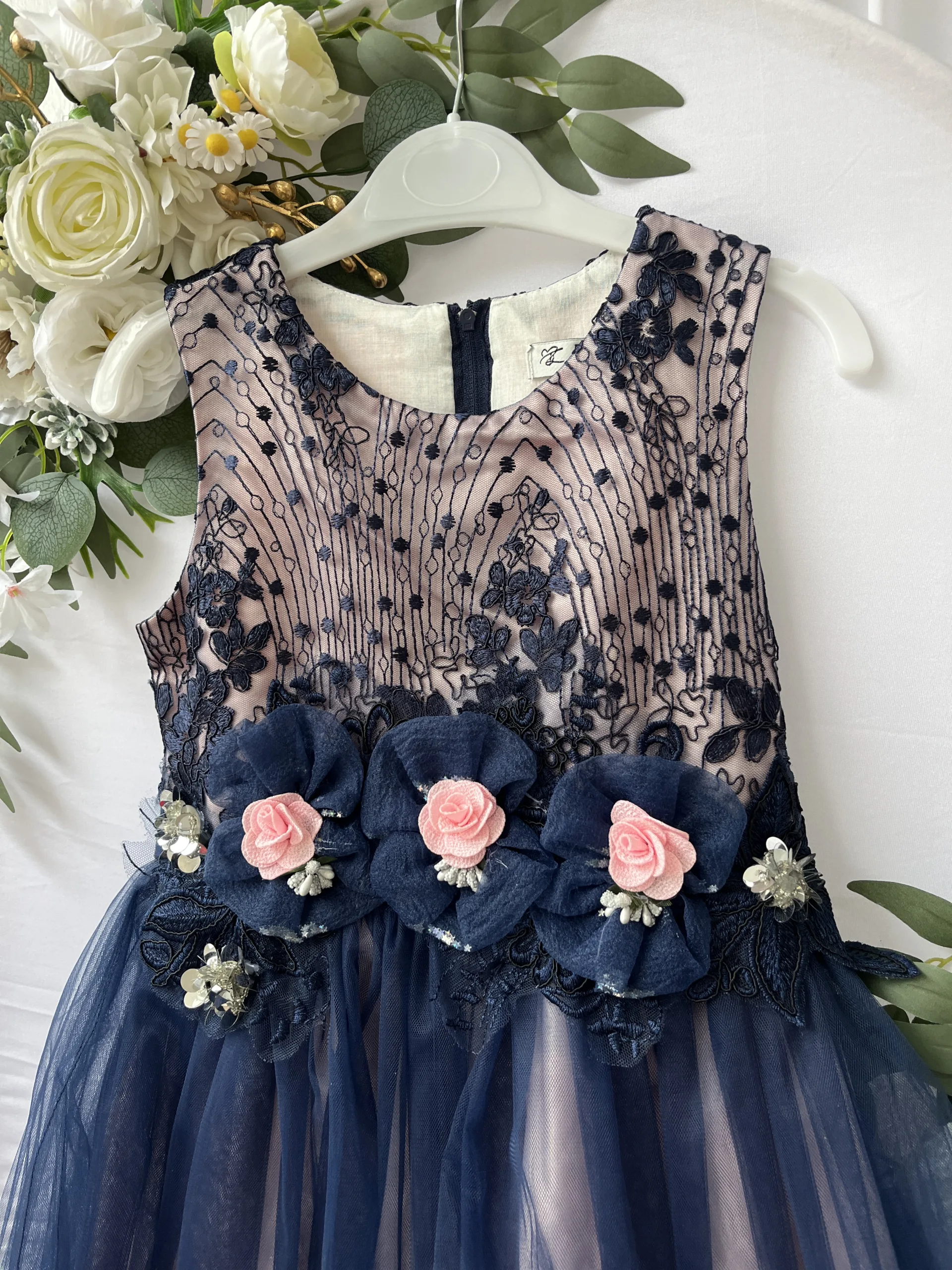 Robe cérémonie fille bleu marine en tulle et dentelle avec fleurs – Image 2