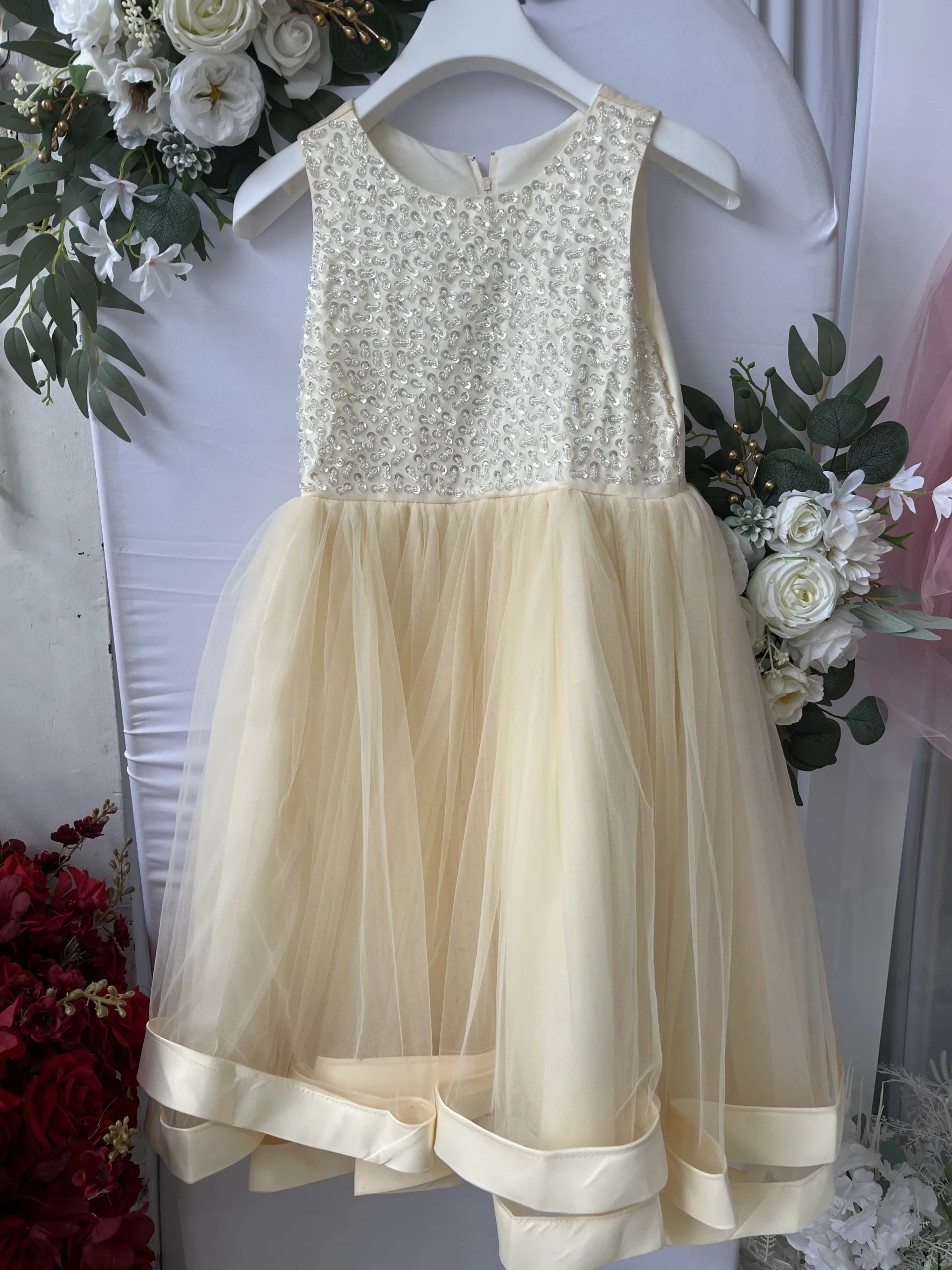 Robe cérémonie fille crème perlée en tulle – Robe princesse élégante pour mariage, baptême et anniversaire