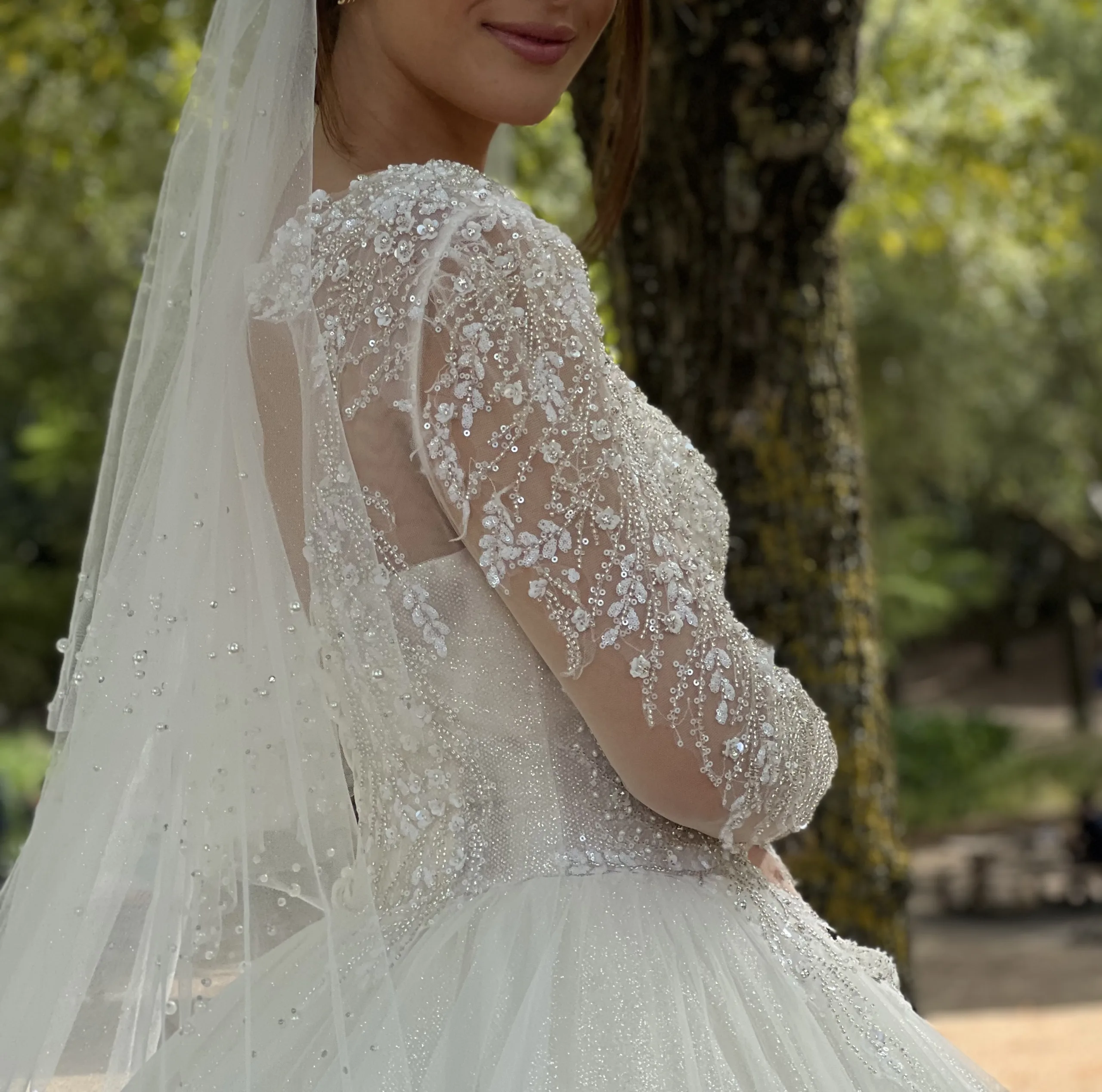 Pure Romance – La robe de mariée princesse aux manches longues en dentelle – Image 5