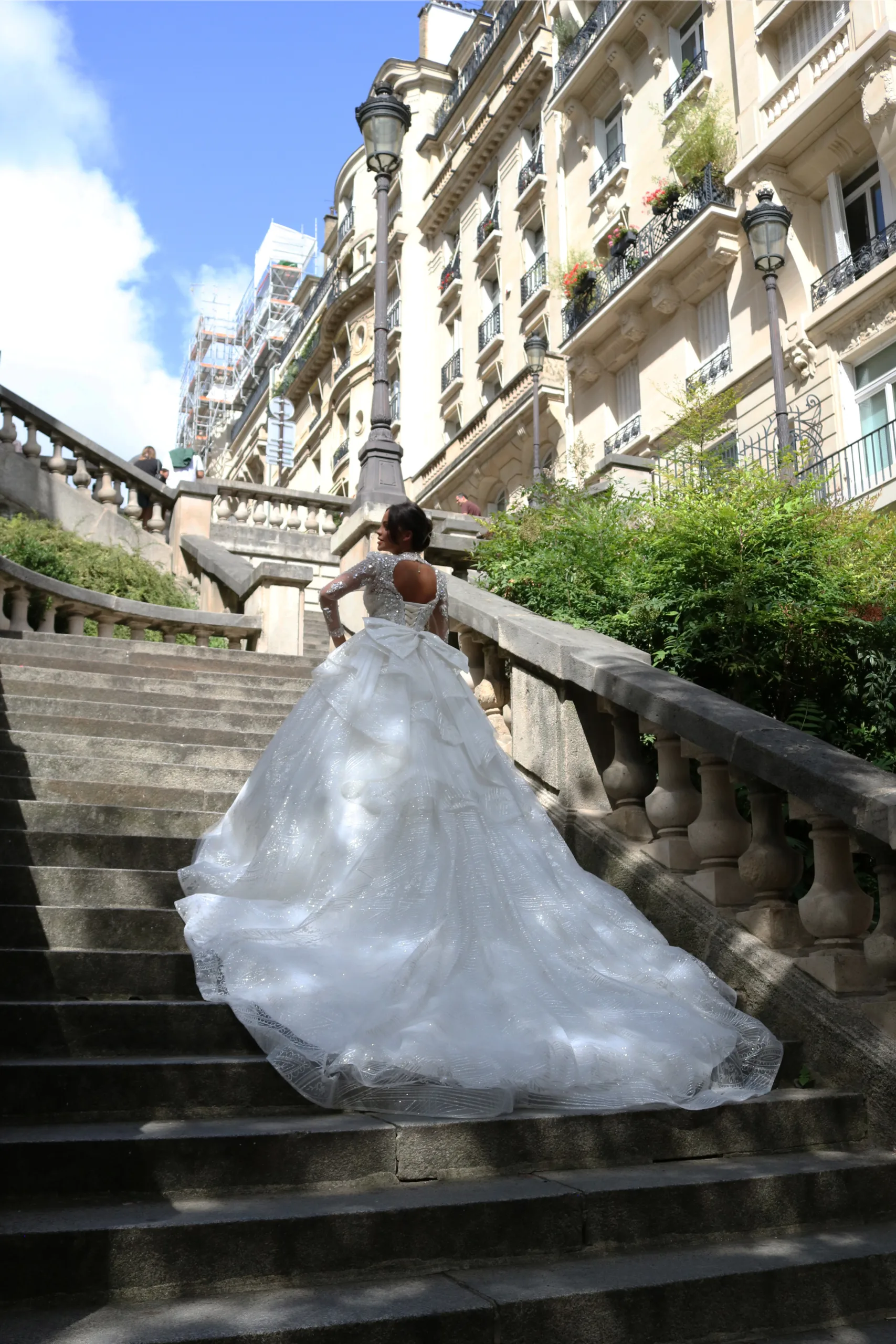Robe de Mariée Princesse Scintillante à Décolleté Cœur et Col Montant en Dentelle – Image 2