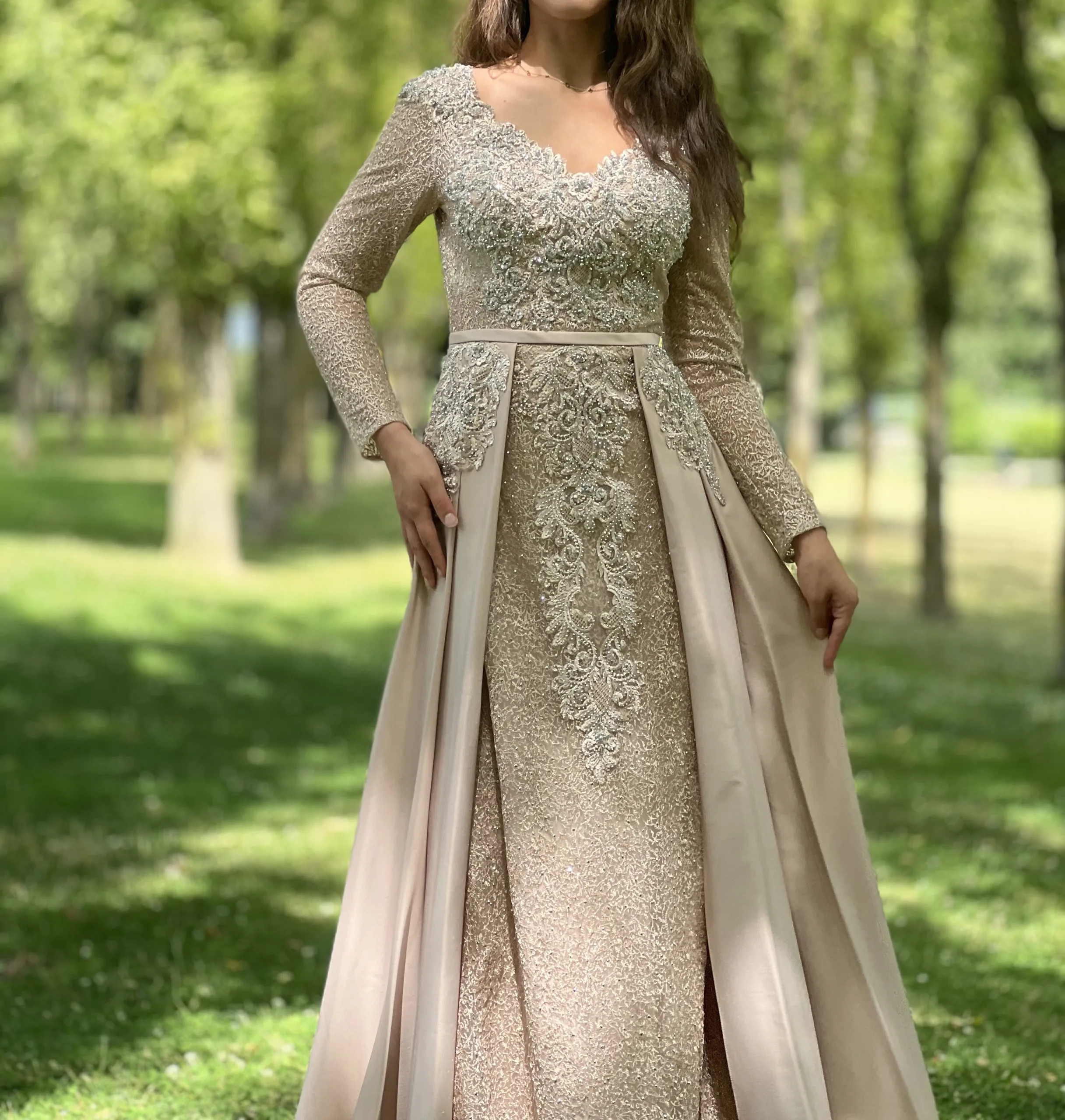 Robe de Soirée Sirène Brodée sur-jupe – Éclat Perlé, Dentelle et Élégance Sensuelle – Image 2