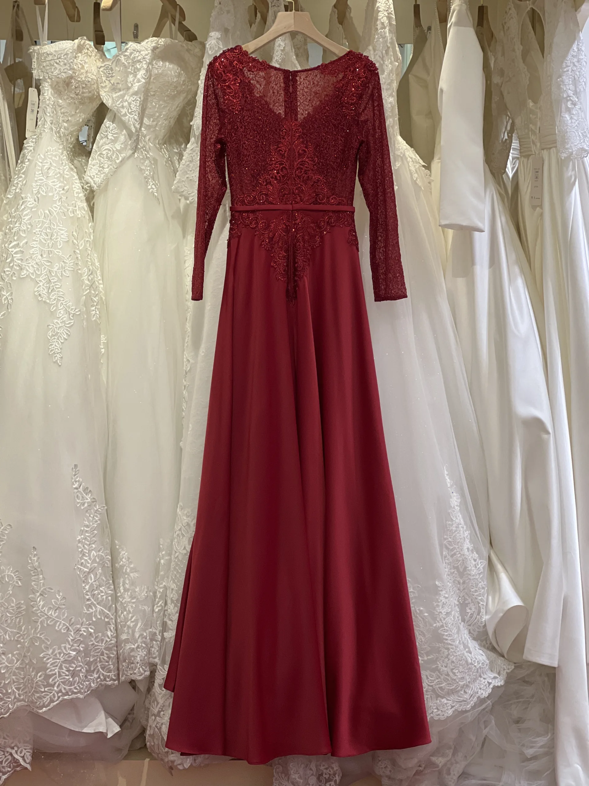Robe de Soirée Sirène Brodée sur-jupe – Éclat Perlé, Dentelle et Élégance Sensuelle – Image 5