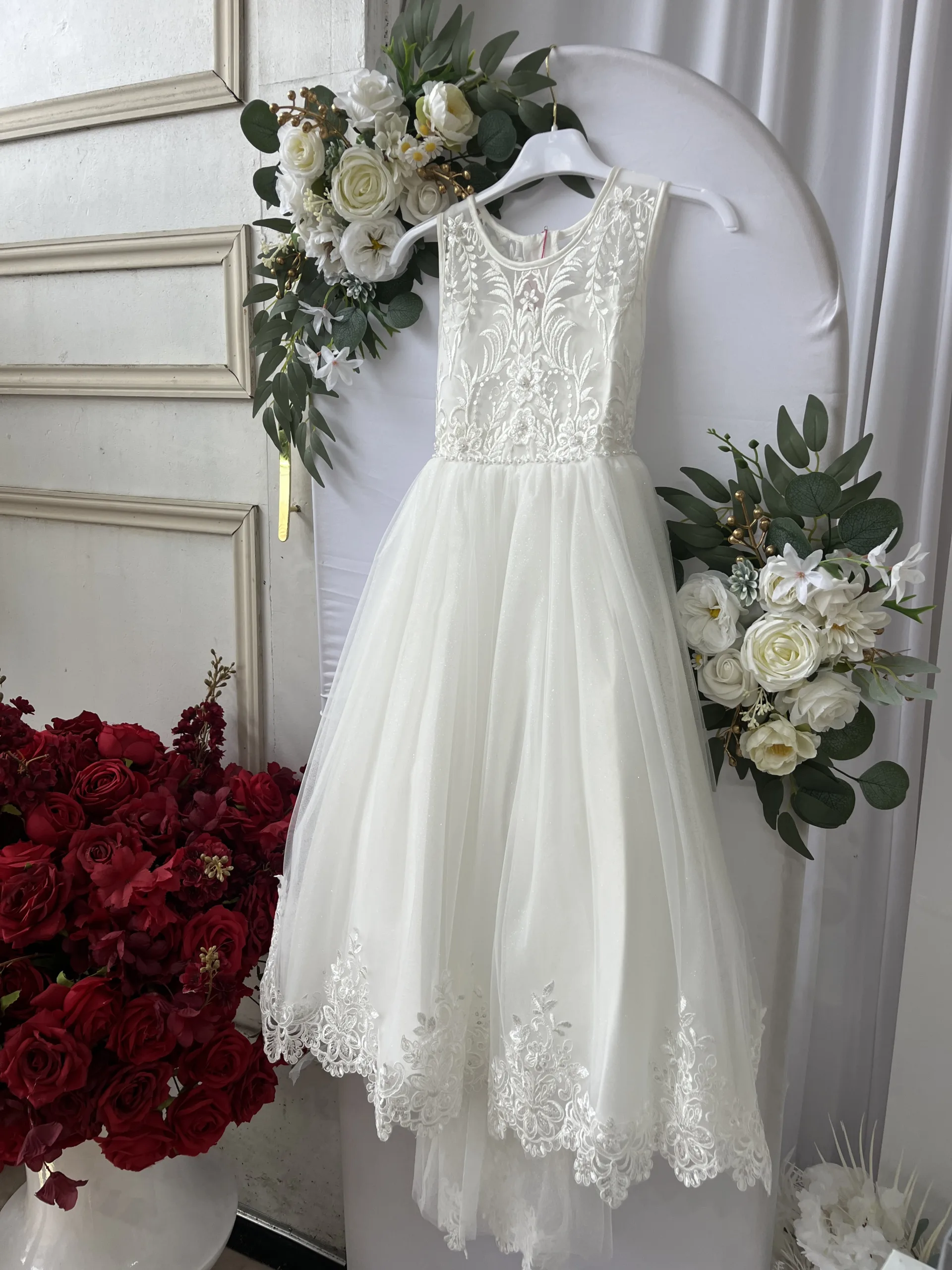 robe fille blanche dentelle et traine
