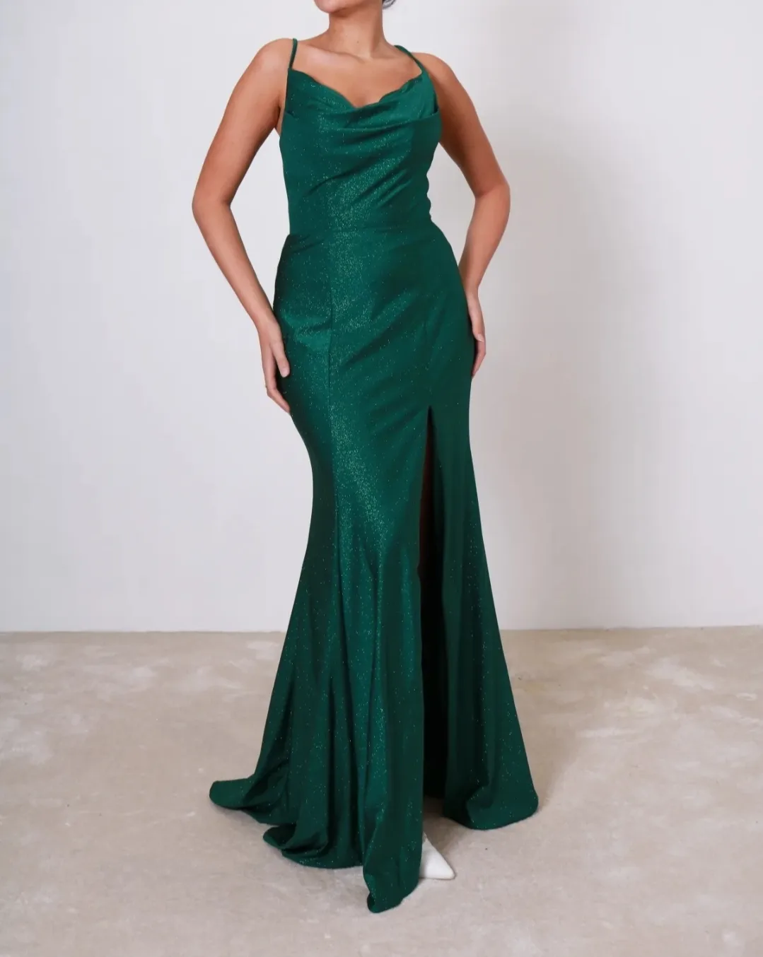 SublimSirène - Robe de soirée sirène élégante à fines bretelles avec fente – Image 6