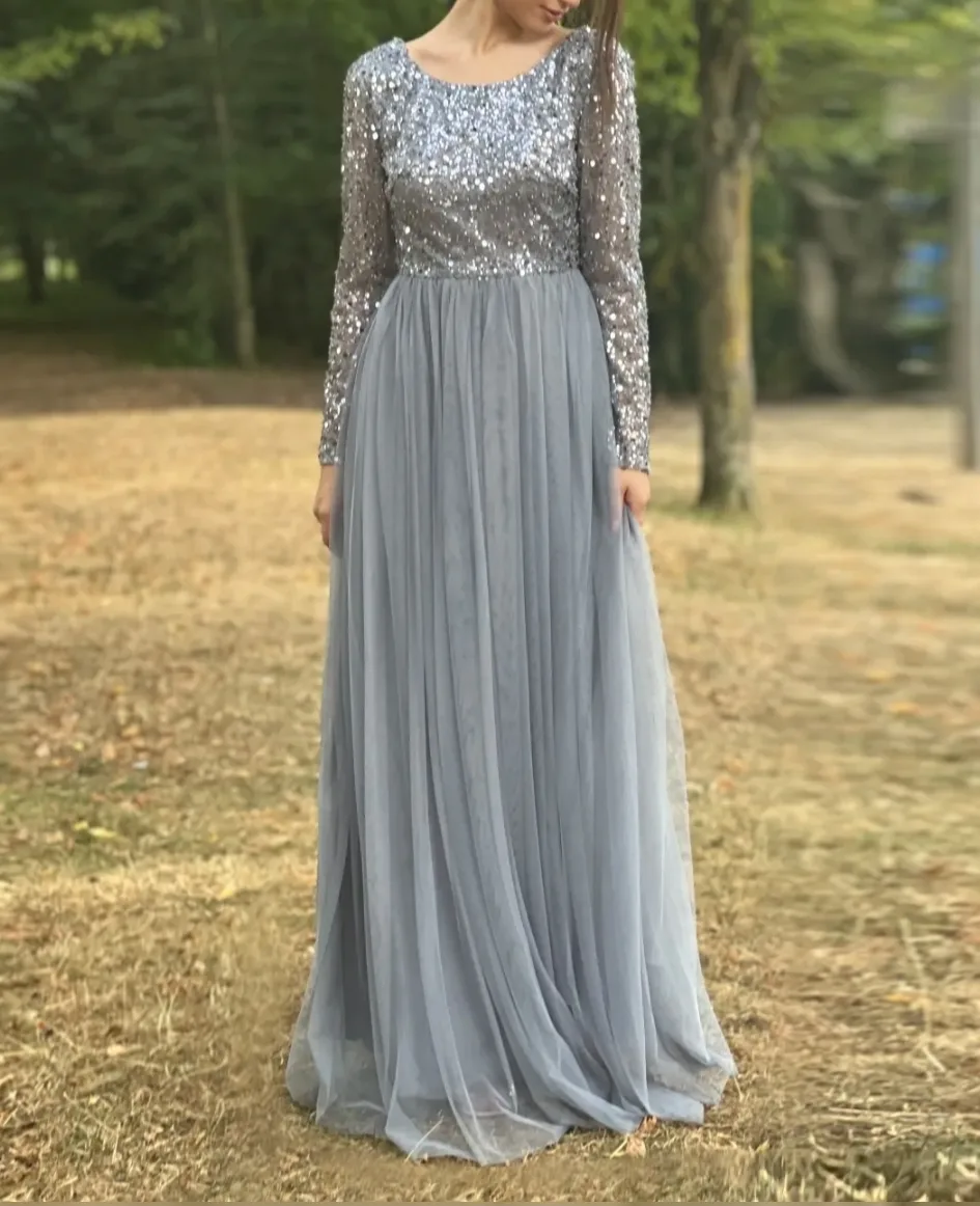 Robe longue scintillante en tulle plissé et bustier à paillettes – Image 4