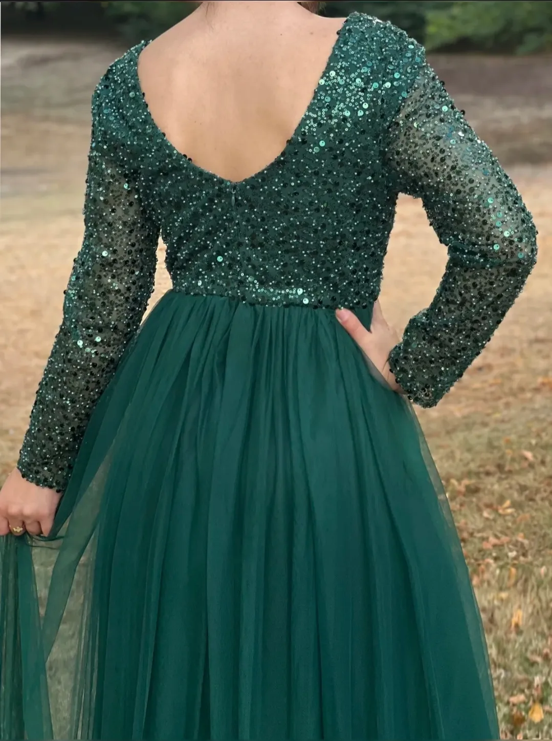 Robe longue scintillante en tulle plissé et bustier à paillettes – Image 3
