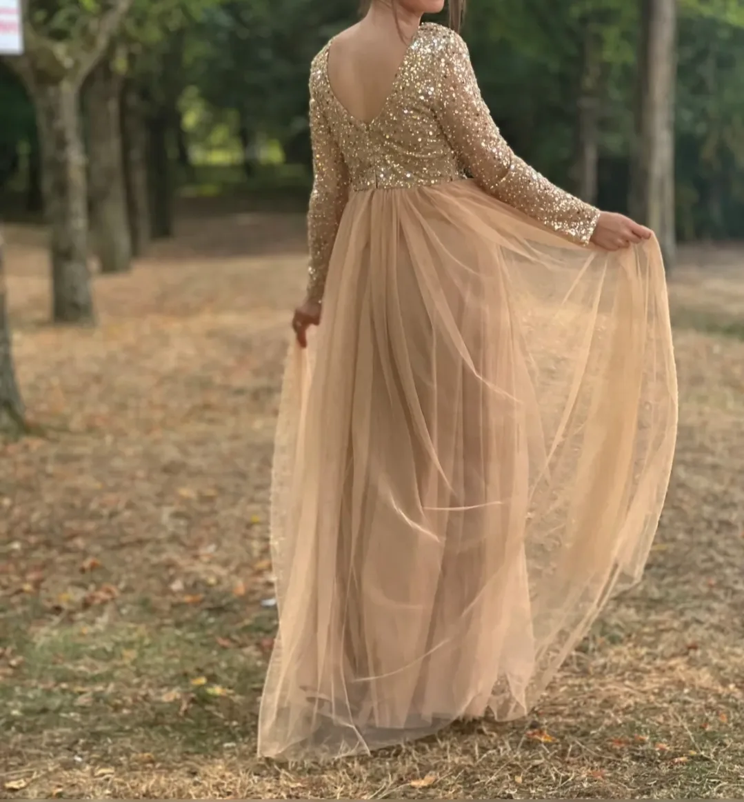 Robe longue scintillante en tulle plissé et bustier à paillettes – Image 2