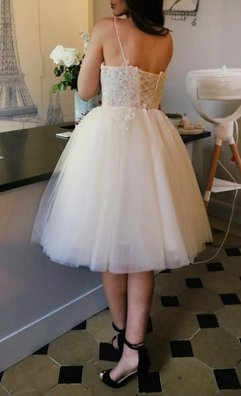 Robe de cérémonie courte style princesse en tulle et dentelle – Image 6