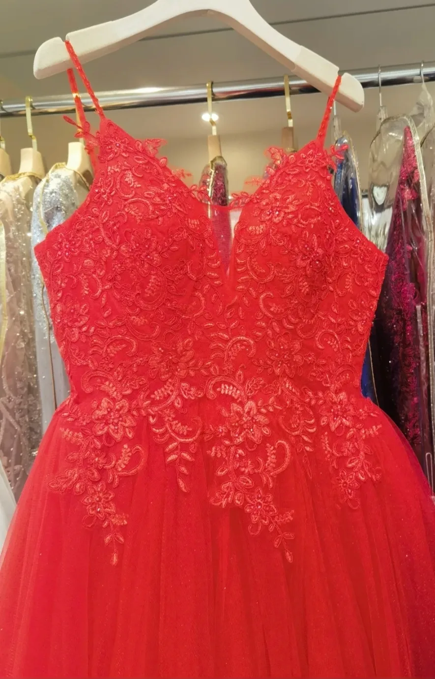 Robe de soirée sous genou style princesse en tulle avec bustier dentelle – Image 2